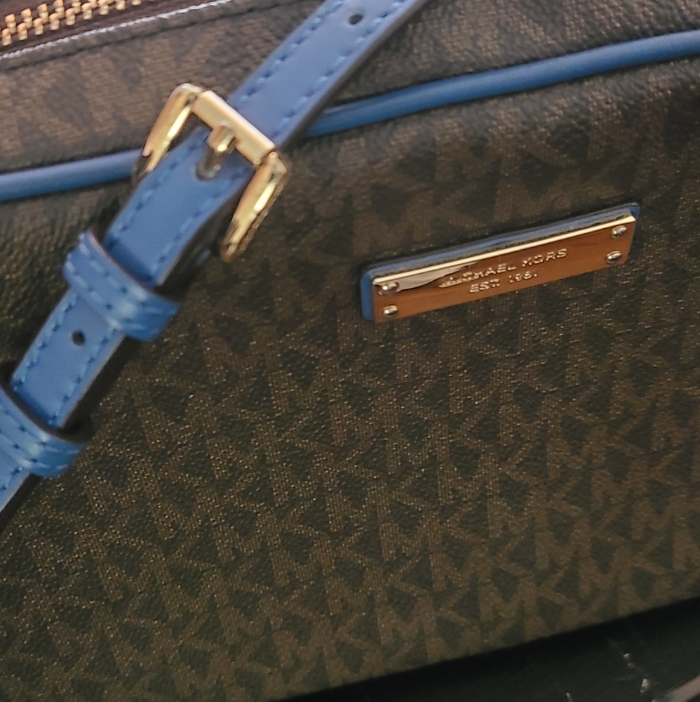 MICHAEL Jet Set Signature East-West Crossbody